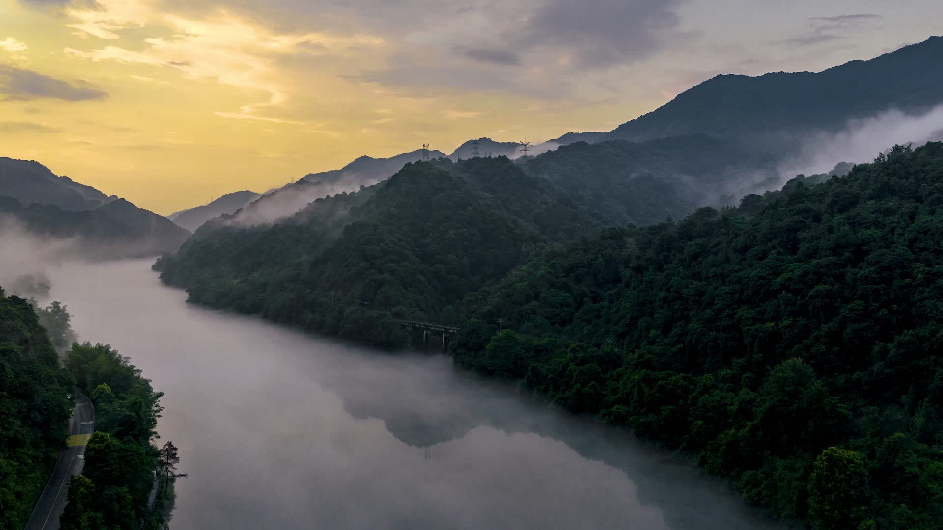 4K延时航拍湖南郴州小东江下午起雾视频的预览图