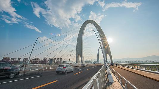 北京石景山新首钢大桥蓝天白云视频的预览图