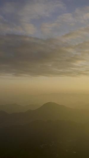 高清竖屏延时航拍百色隆林山间光影视频的预览图