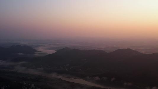 4K航拍梧州石表山日出云海一镜到底视频的预览图