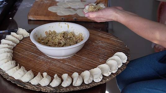 4K春节冬至传统美食包饺子水饺视频的预览图