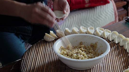 4K春节冬至传统美食包饺子水饺视频的预览图