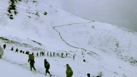 红军长征过雪山抗战视频的预览图