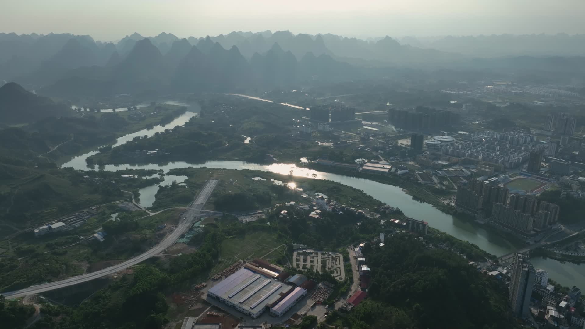 4K航拍河池环江小镇风光视频的预览图