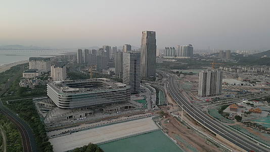 厦门环东海域美峰工业区清晨城市风光航拍视频的预览图