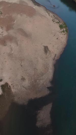 高清竖屏航拍桂平中国第一淡水沙滩晚霞时分视频的预览图
