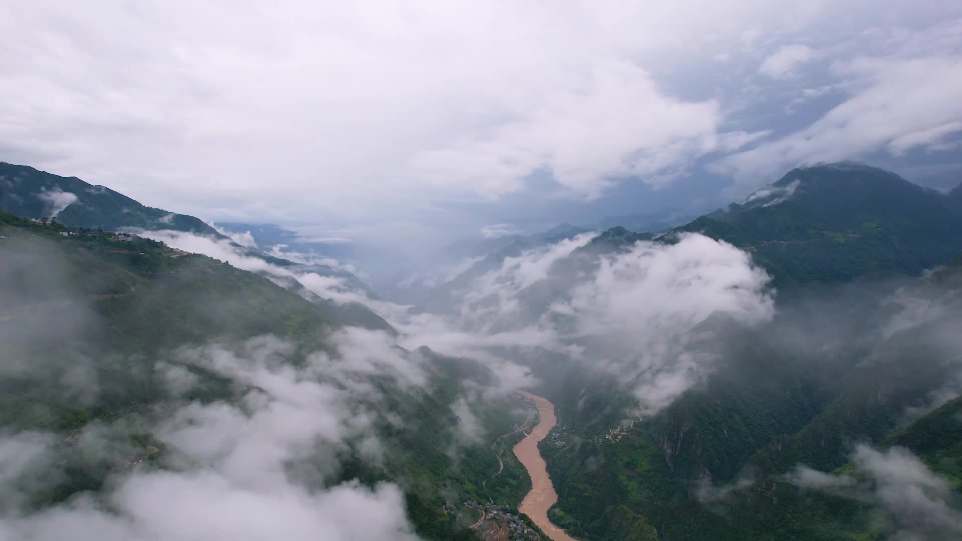 壮观的高山峡谷河流实拍怒江老姆登视频的预览图