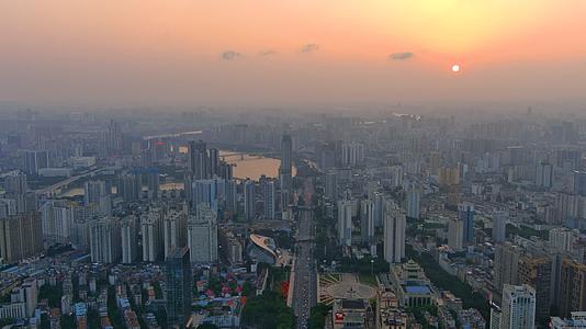 4K航拍南宁城市晚霞风光视频的预览图