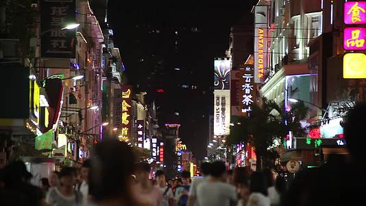 厦门台湾小吃街步行街人群人流视频的预览图