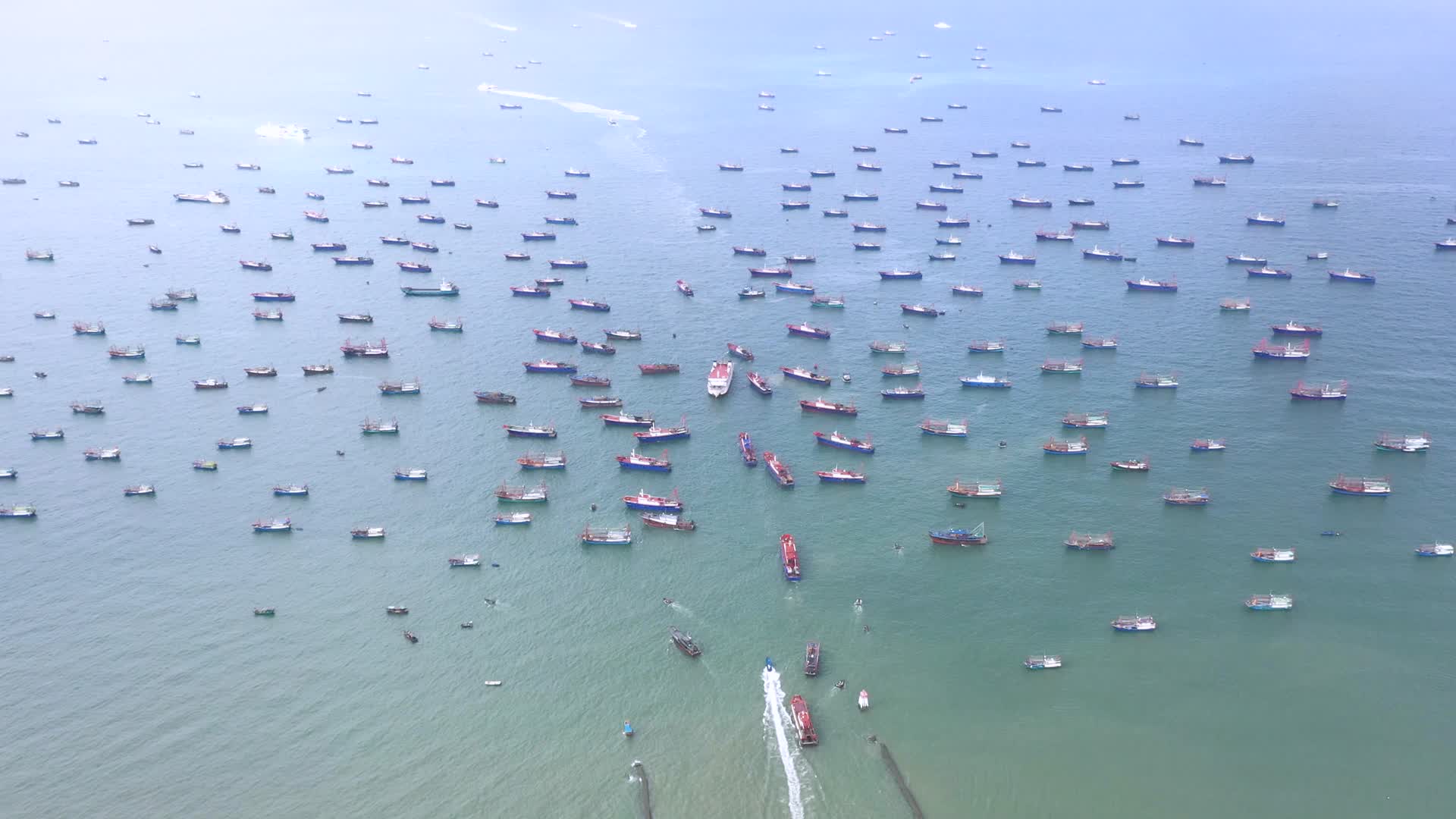 4K航拍海上船舶S视频的预览图
