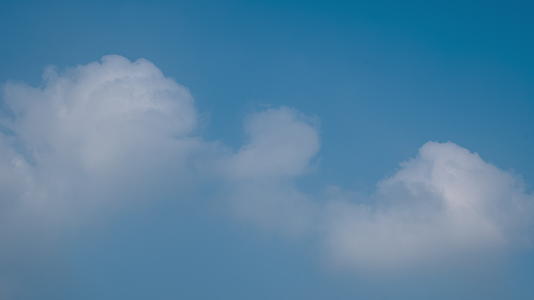 4K蓝天白云延时空镜视频的预览图