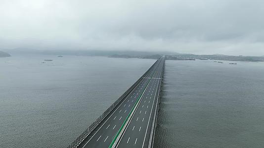4K航拍福建海上大桥视频的预览图