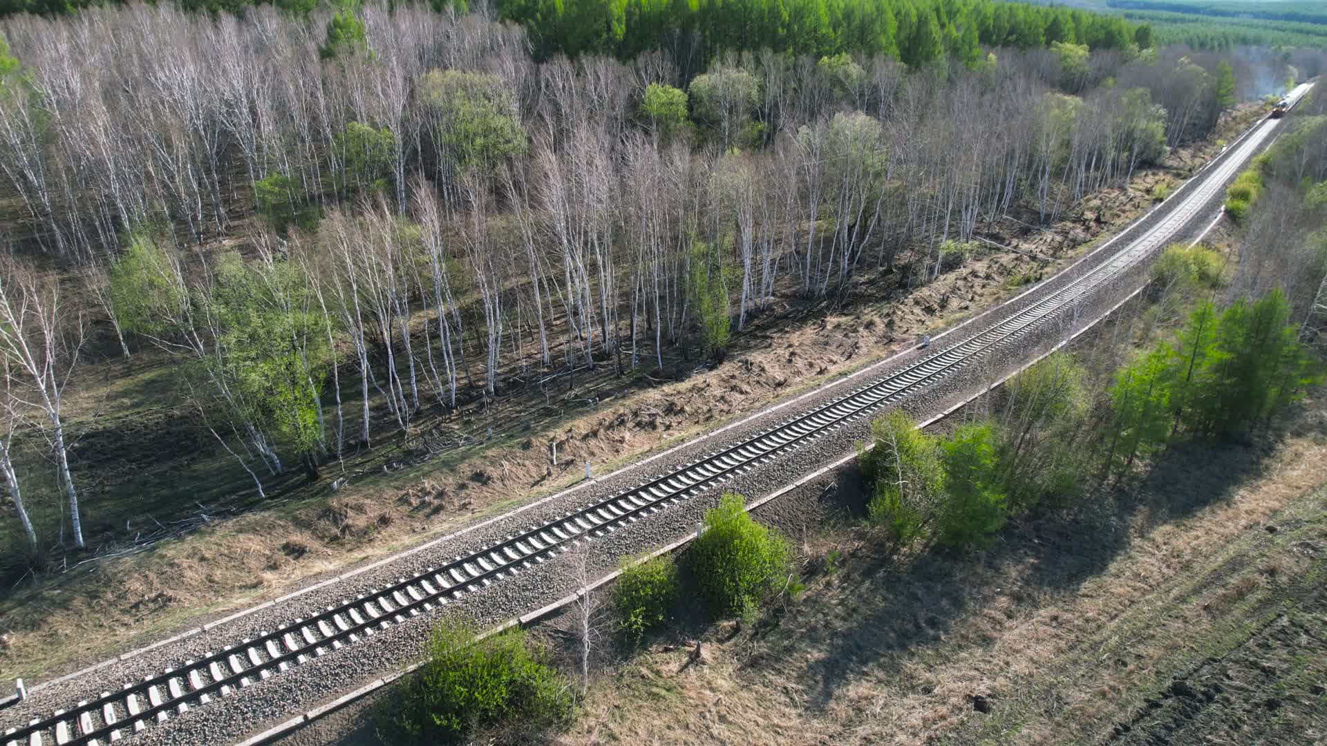 4K航拍阿尔山火车视频的预览图