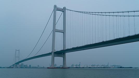 广州南沙大桥江景日转夜延时视频的预览图