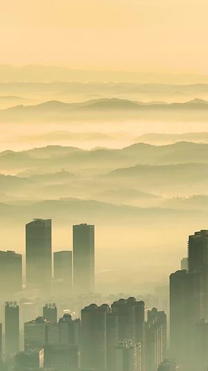 高清竖屏航拍南宁城市日出云雾飘渺视频的预览图