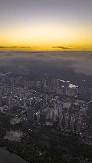 高清竖屏延时航拍南宁城市穿云日出视频的预览图