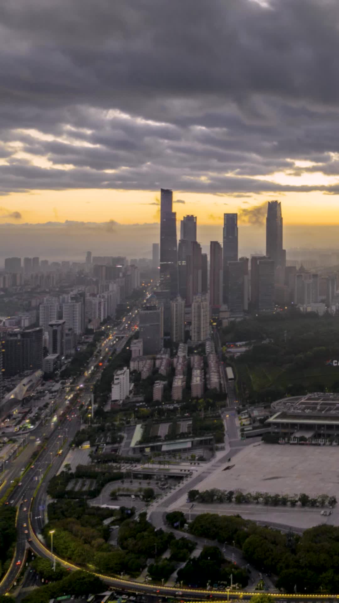 高清竖屏延时航拍南宁东盟商务区黄昏景色视频的预览图