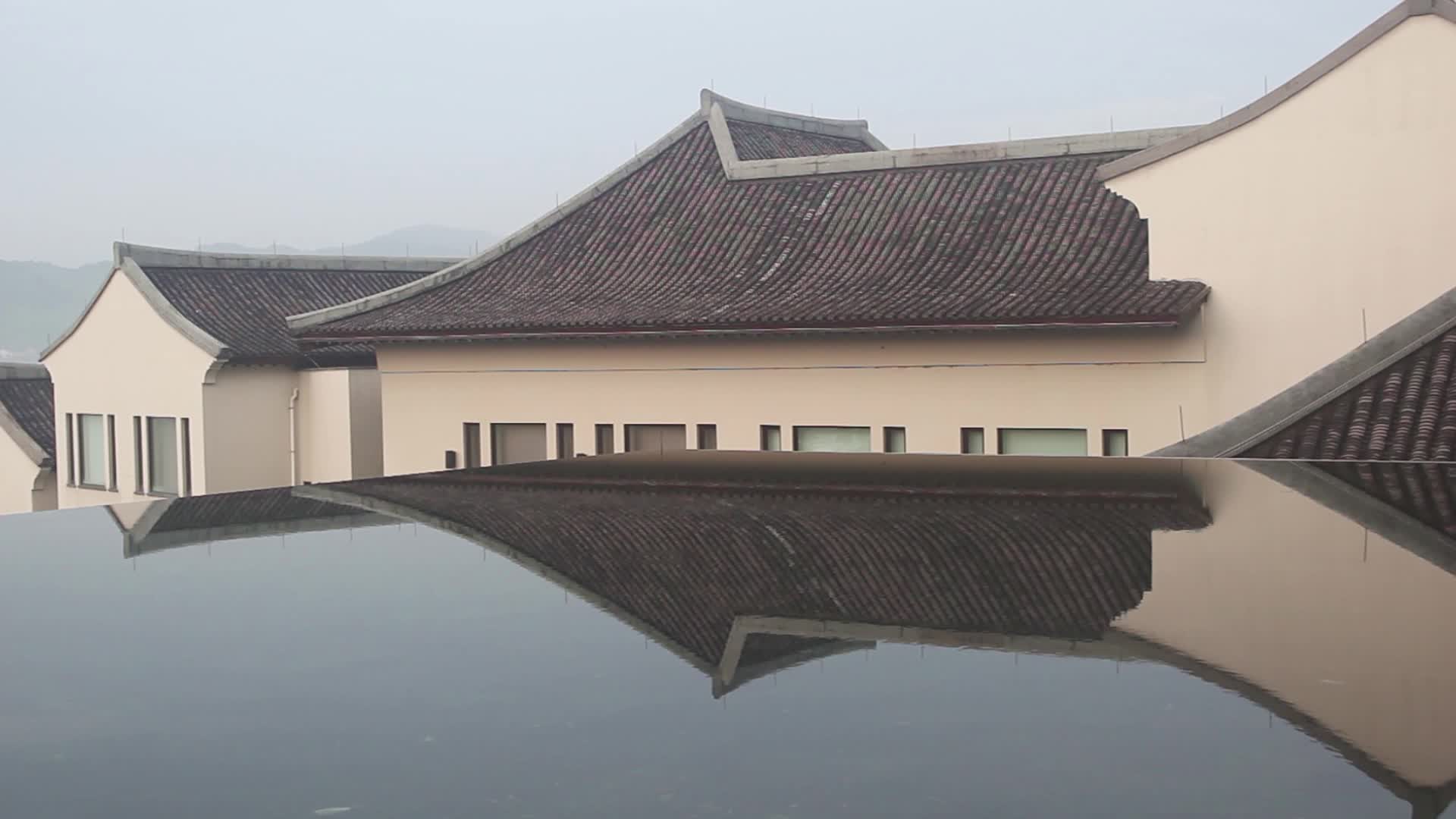 中国传统建筑水中倒影视频的预览图