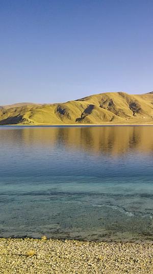 高清竖屏延时航拍西藏羊湖美丽风光视频的预览图