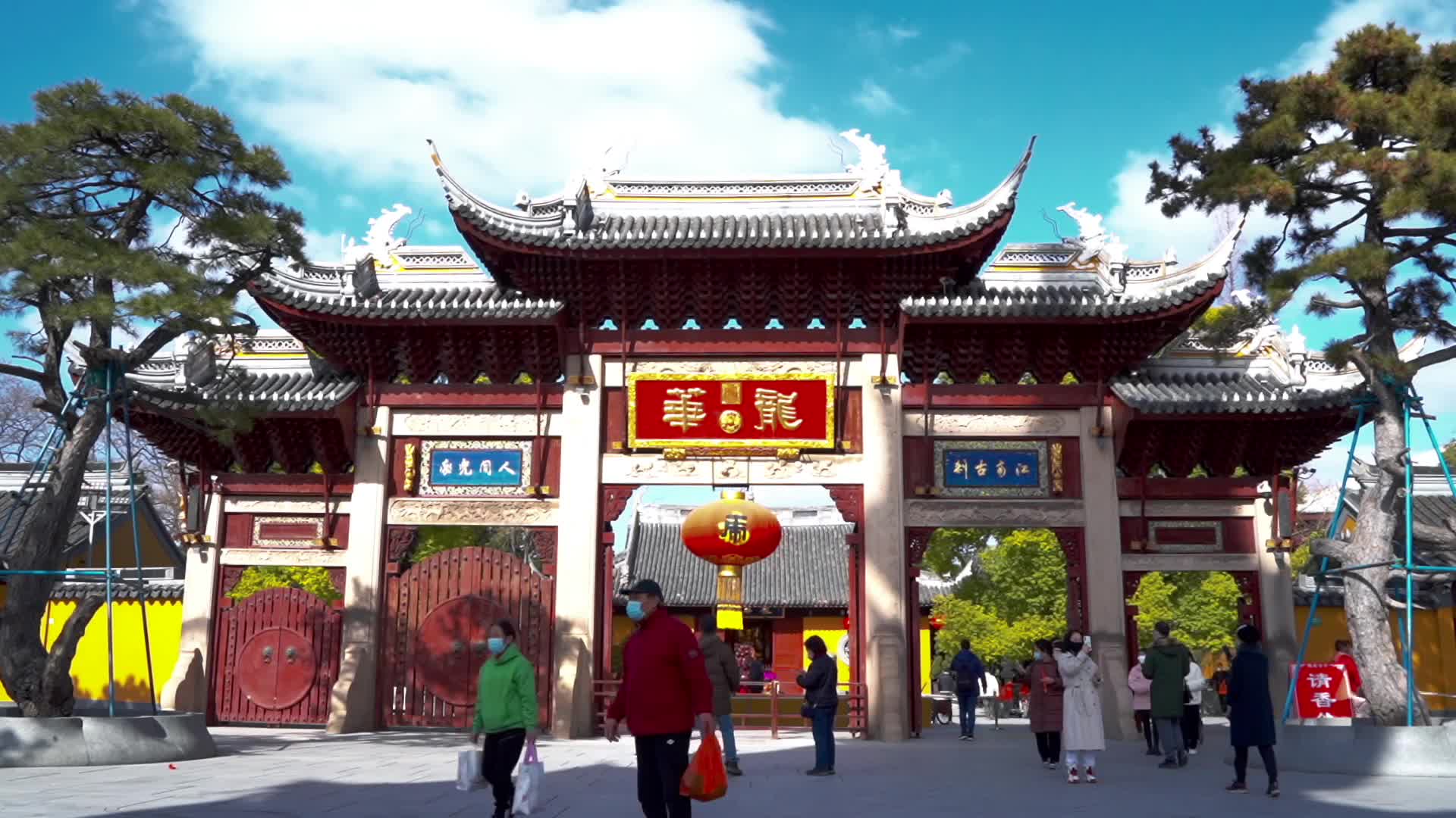 上海龙华寺寺庙延时摄影视频的预览图