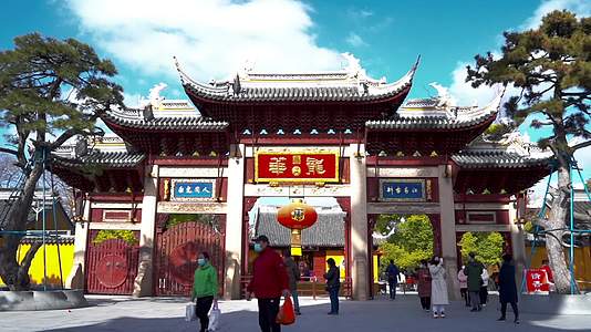 上海龙华寺寺庙延时摄影视频的预览图