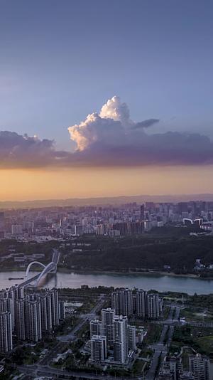 高清竖屏延时航拍南宁市区晚霞风景视频的预览图