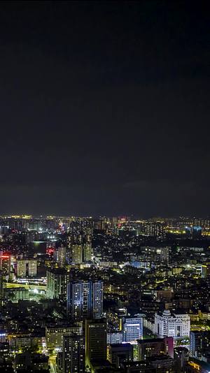 高清竖屏延时航拍南宁市区夜晚闪电景象视频的预览图