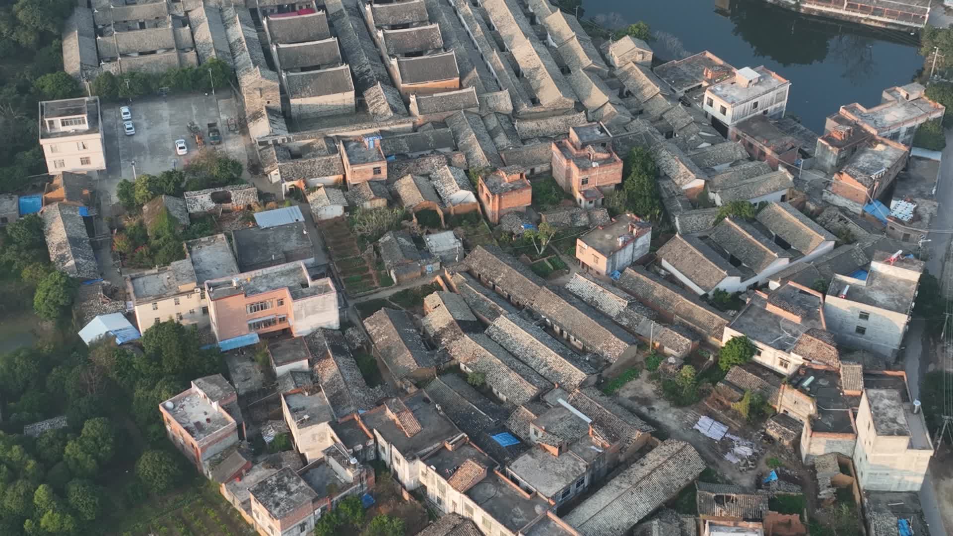 4K航拍灵山大芦村古建筑群视频的预览图