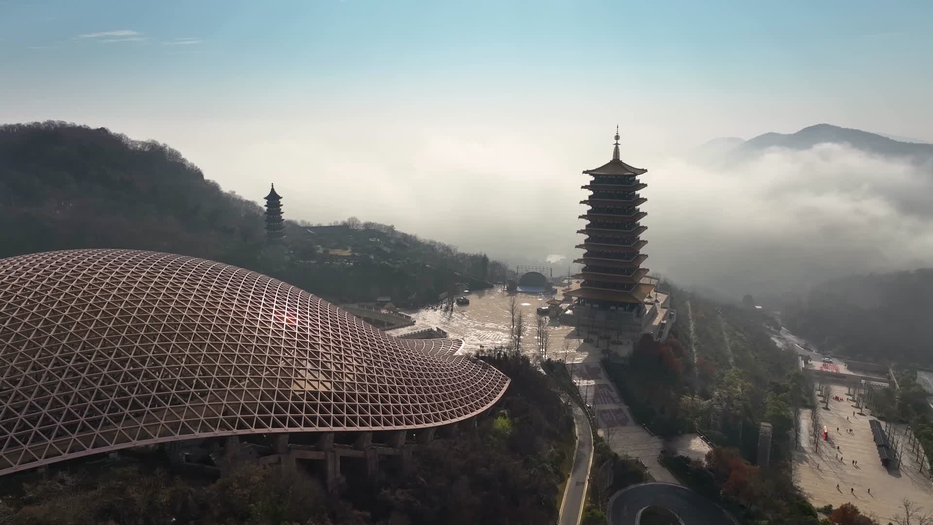 航拍南京牛首山云海风光视频的预览图