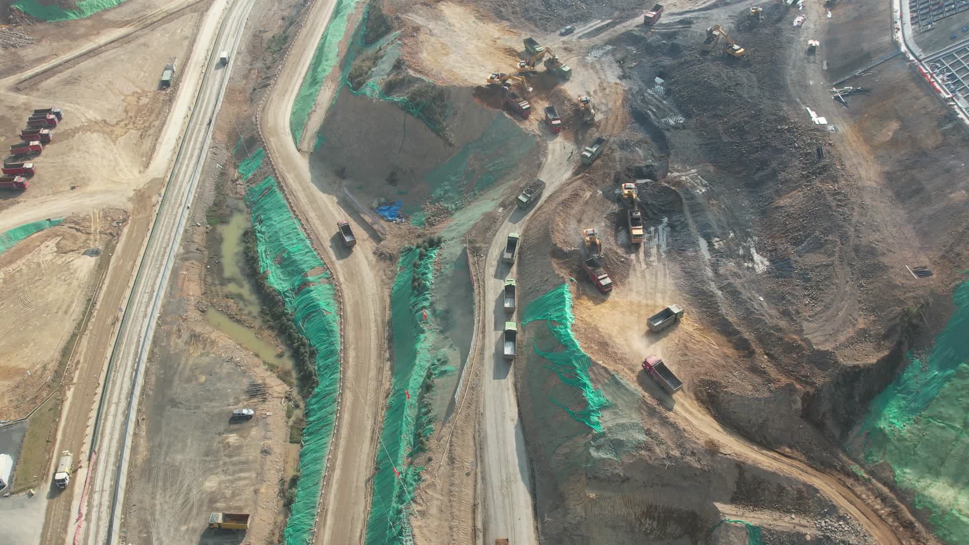 4K航拍平陆运河马道枢纽建设工地1视频的预览图