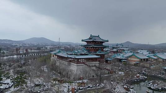 航拍南京金陵小镇雪景视频的预览图