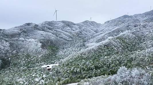 4K航拍桂林资源十里平坦雪景视频的预览图