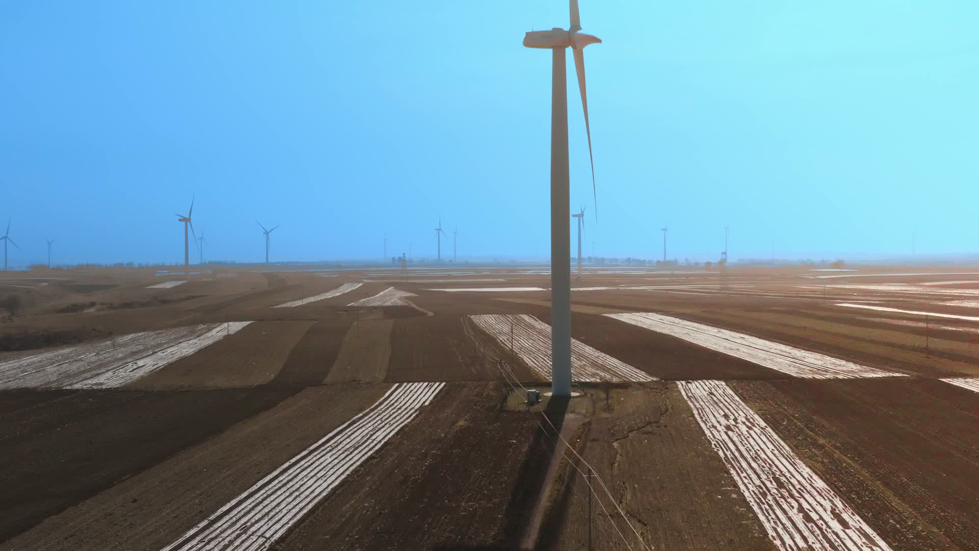 4K新能源风机航拍视频视频的预览图
