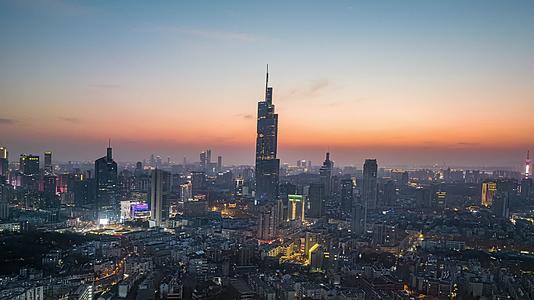 航拍南京日落天际线主城区延时视频的预览图