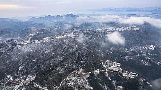 8K壮丽雪山梯田高耸山峰自然风光延时视频的预览图