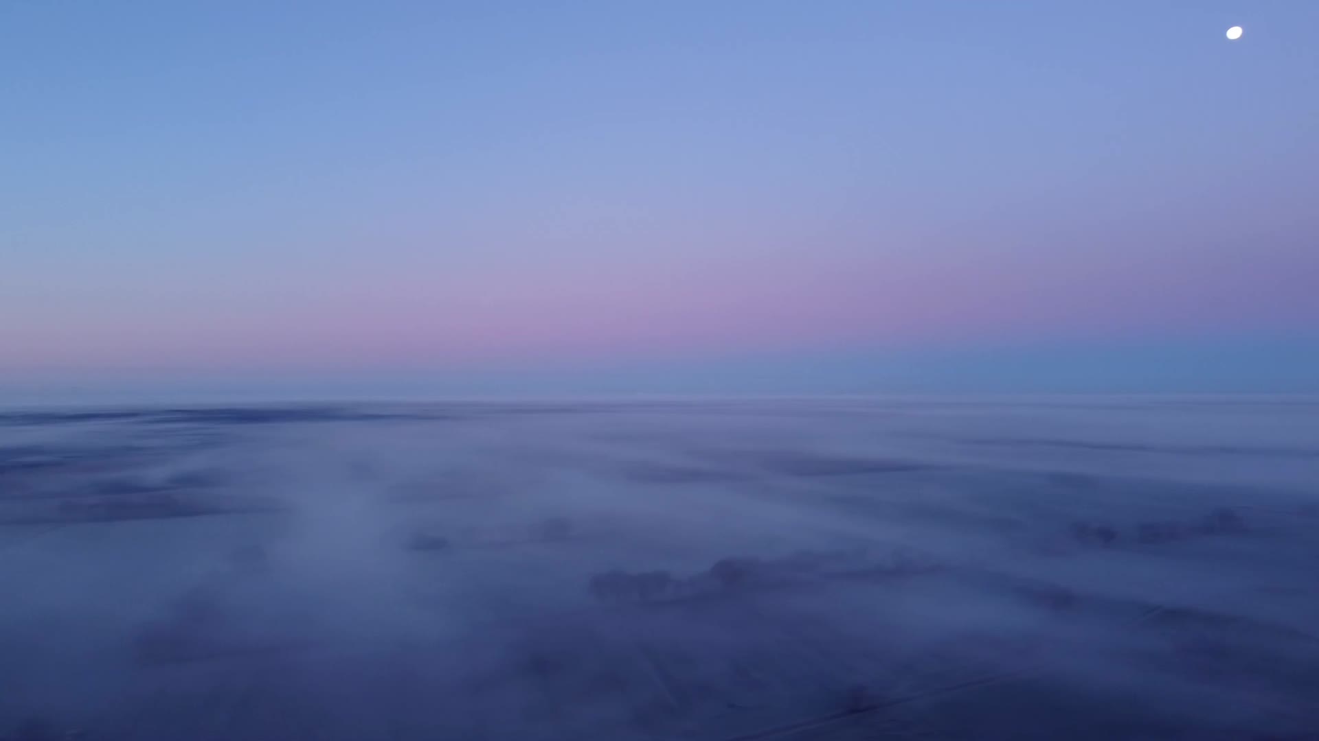 冬季平原清晨日出雾气唯美航拍视频的预览图