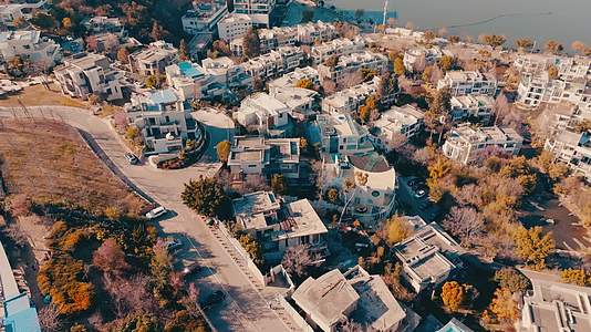 航拍大理洱海4K洱海天域城市环海高清视频的预览图