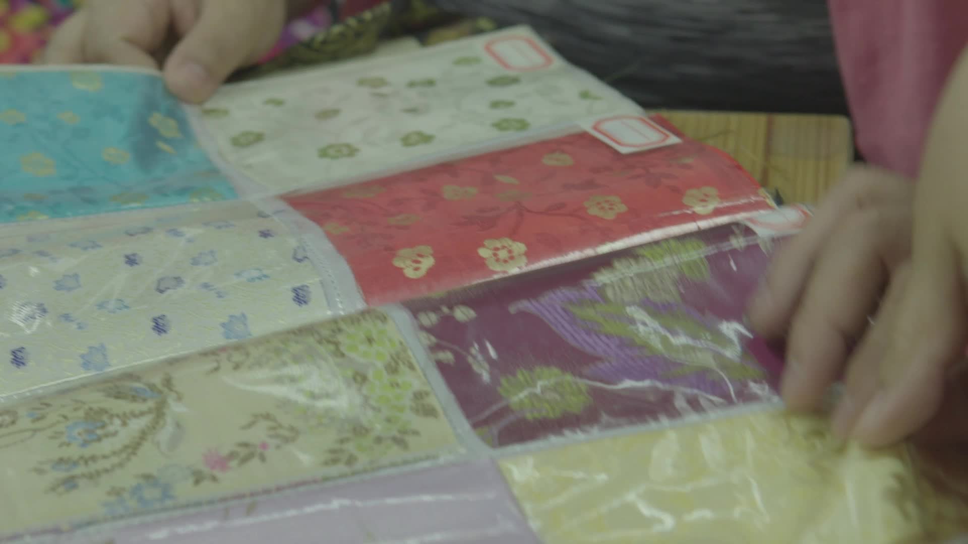 广州状元坊布料样品视频的预览图