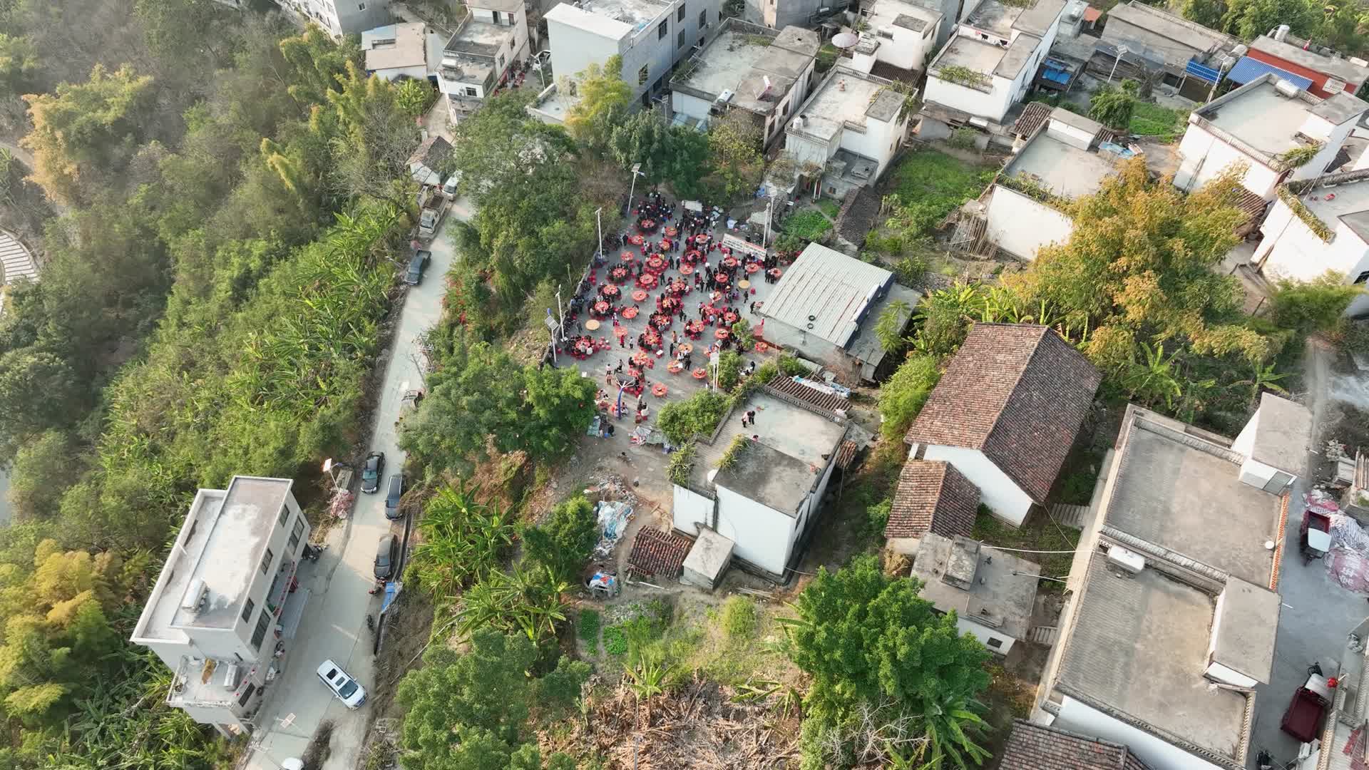 4K航拍百色隆林扁牙村民俗活动视频的预览图