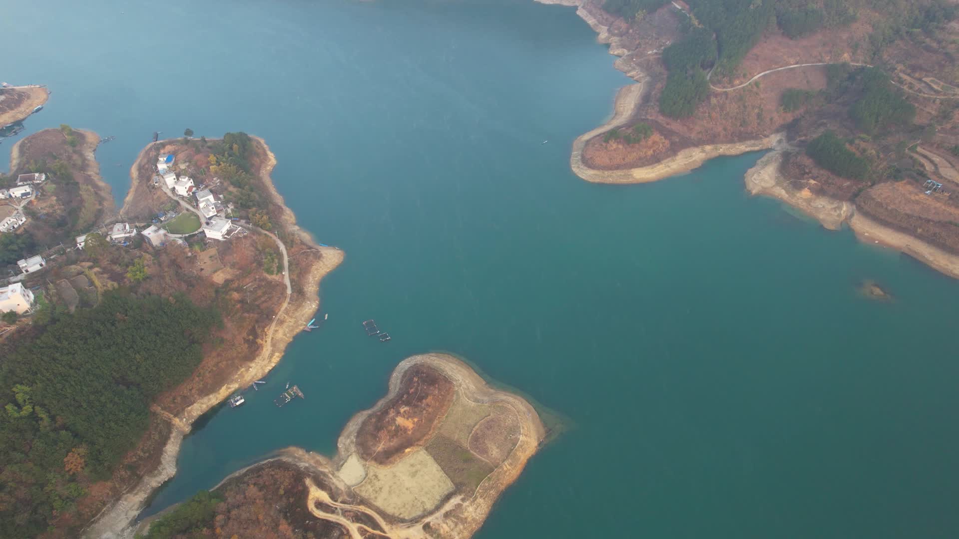 4K航拍万峰湖视频的预览图