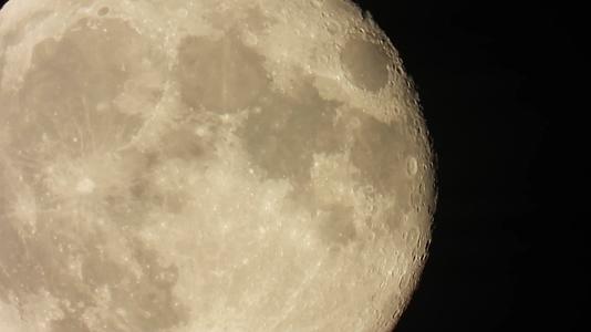 中秋夜晚满月月亮唯美延时视频的预览图