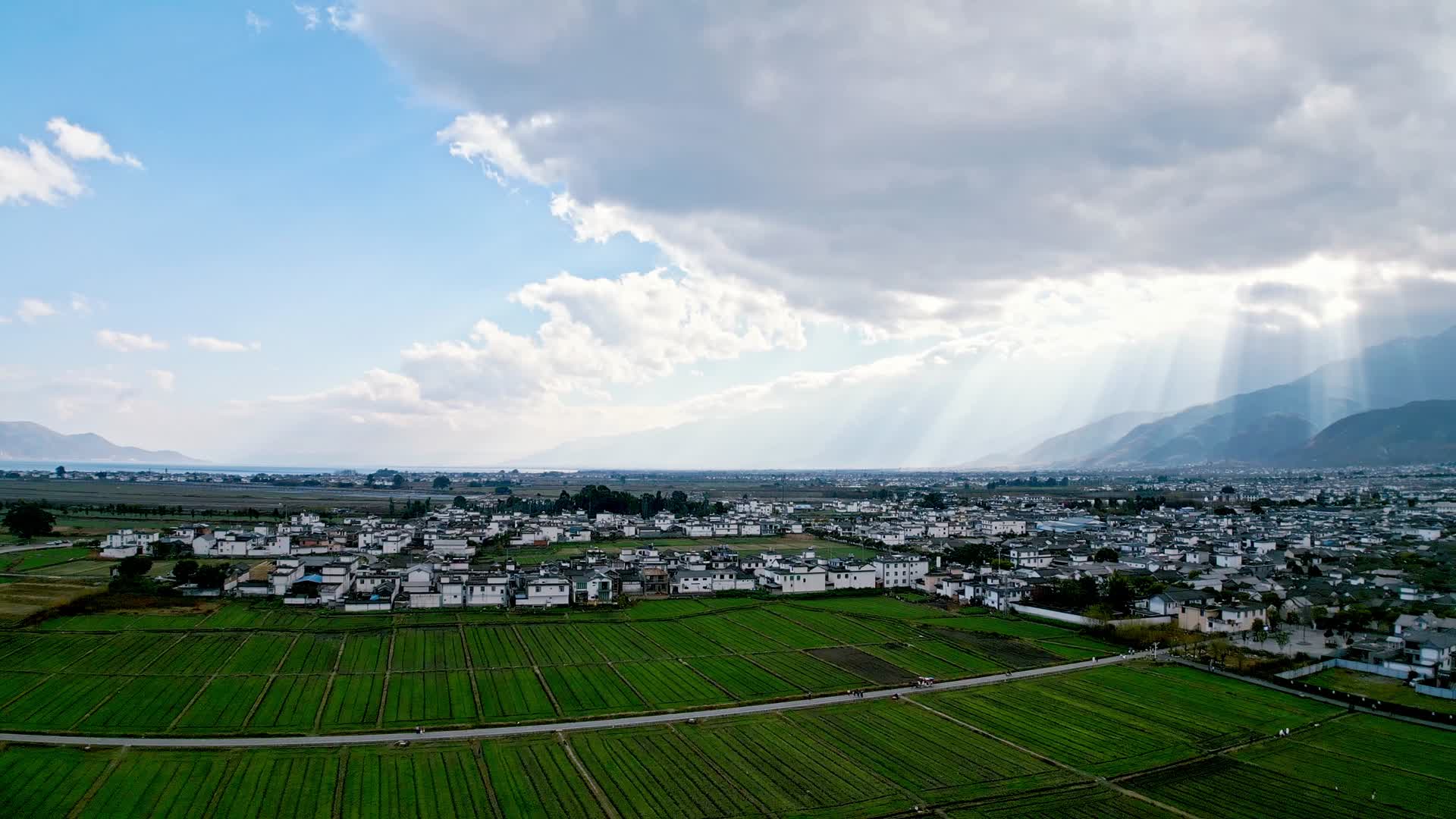 大理喜洲古镇景区4K航拍视频的预览图