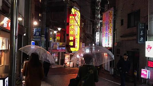 日本街道居酒屋人群游客夜景视频的预览图