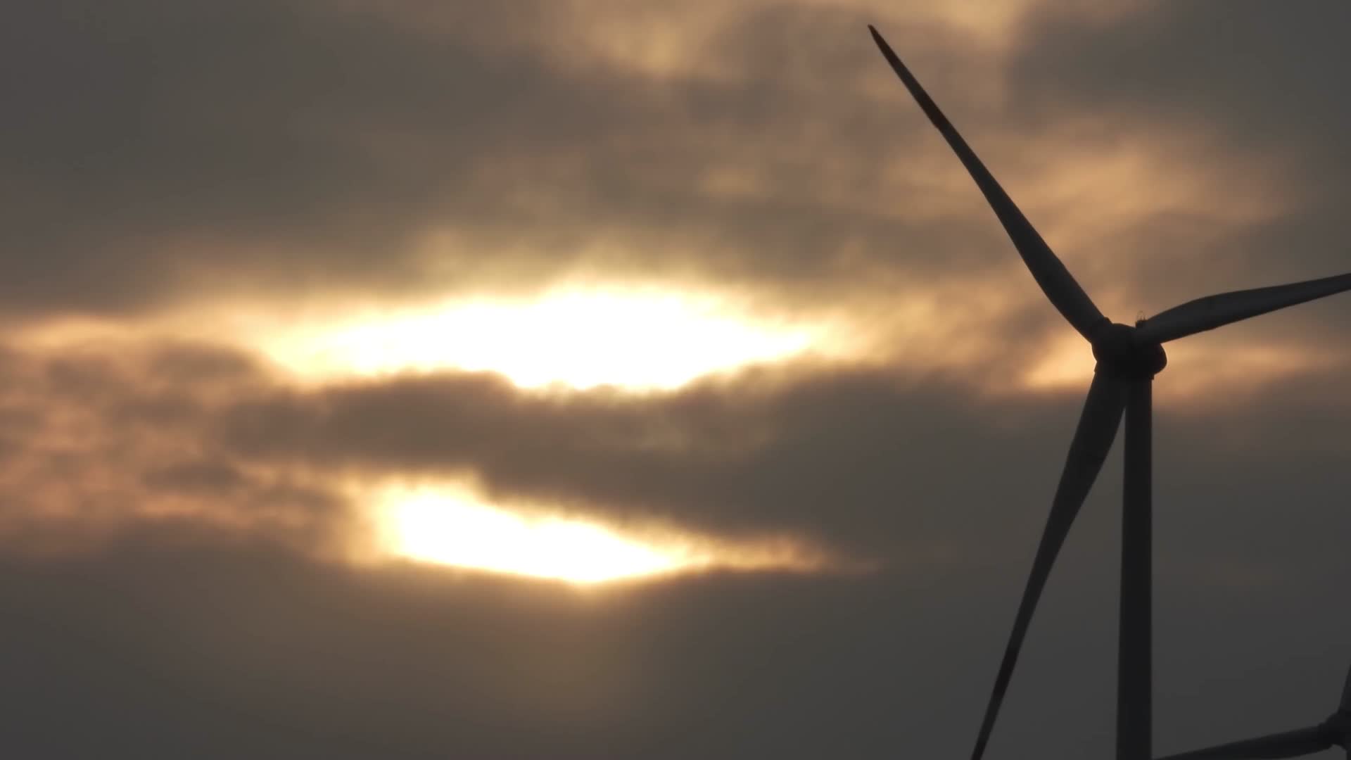 风车风力发电日转夜延时视频的预览图