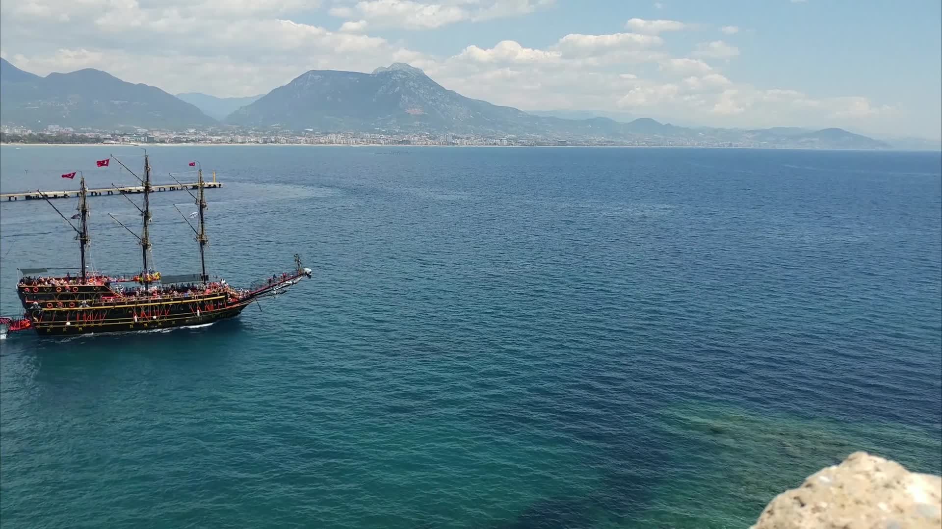 大海上航线的老式帆船海船视频的预览图