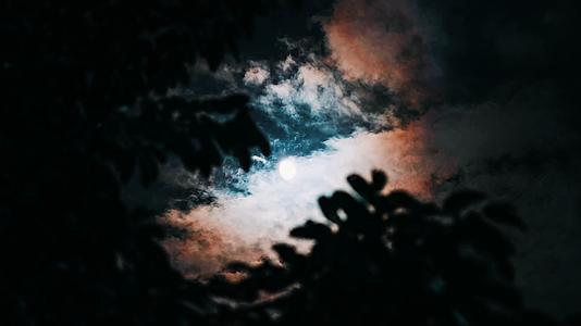自然简约夜晚天空月亮云层移动变化延时视频的预览图