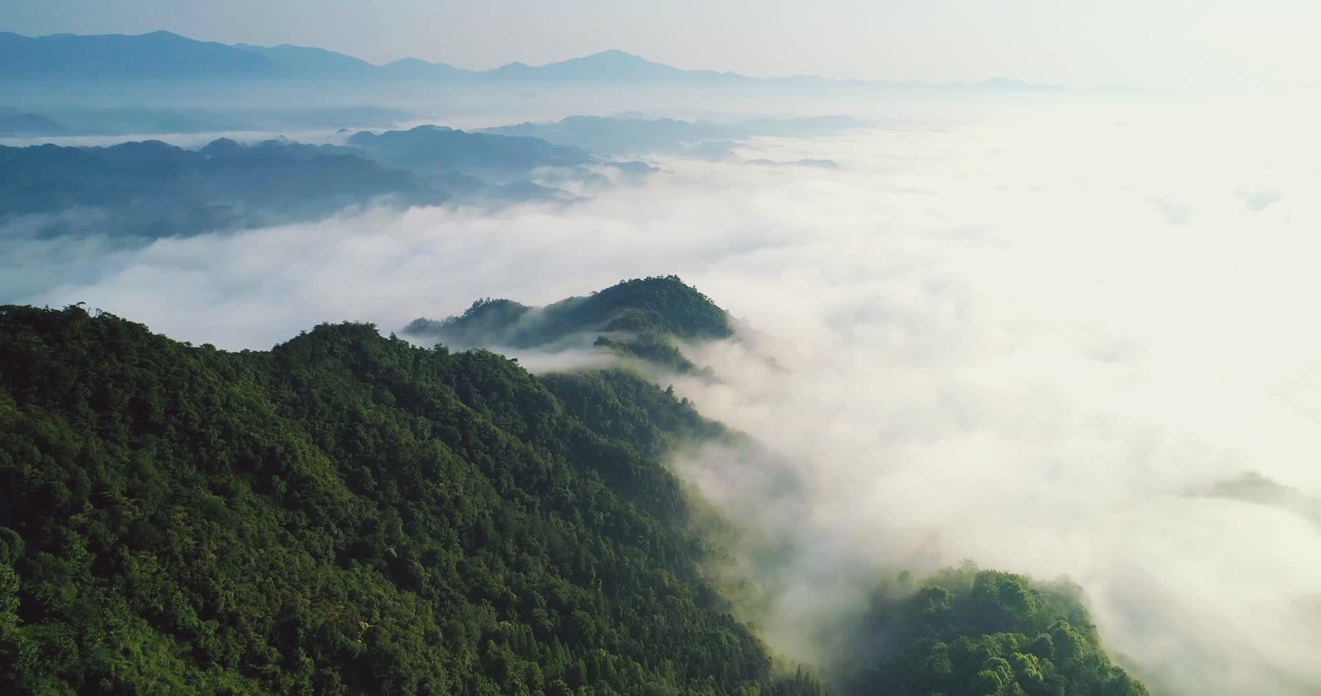 浙江丘陵山区云海风景航拍视频的预览图