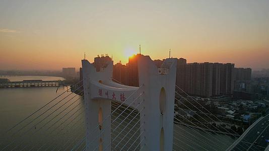 航拍广东潮州大桥景观视频的预览图