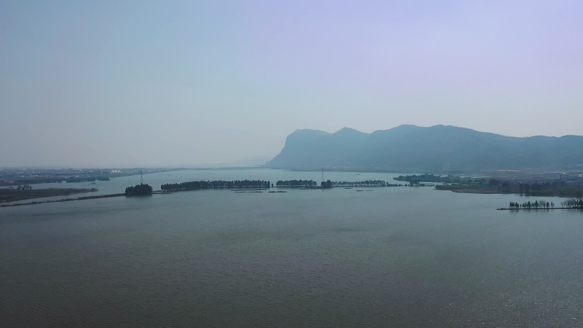 航拍昆明滇池西山自然风光视频的预览图