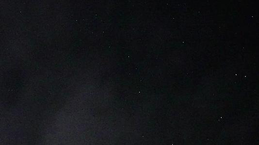 夜晚星空银河云彩延时视频的预览图
